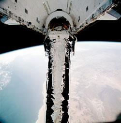 Chandra X-ray telescope being launched from Columbia